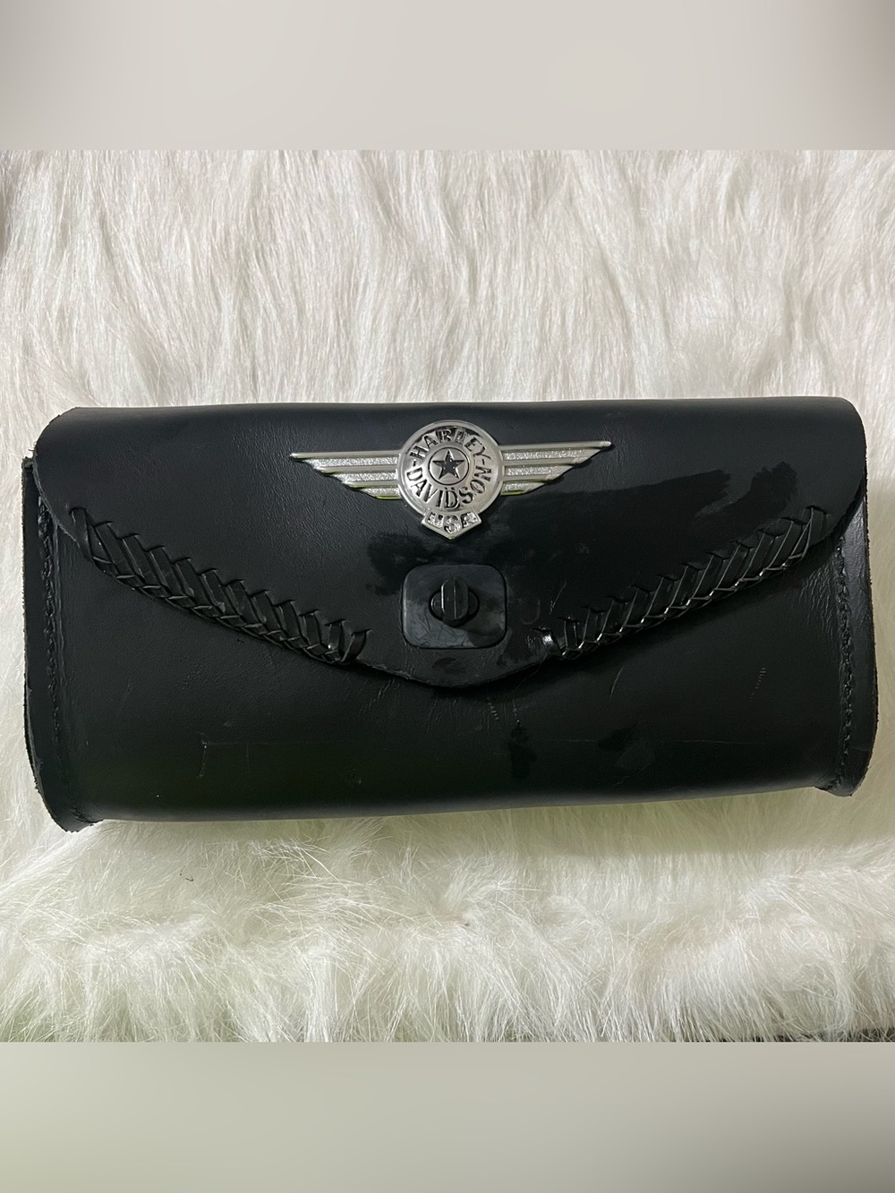 FAT BOY WINDSHIELD BAG WITH DIE-CAST CONCHO